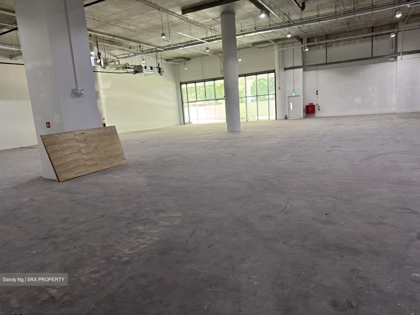 BIG BOX (D22), Retail #572115901